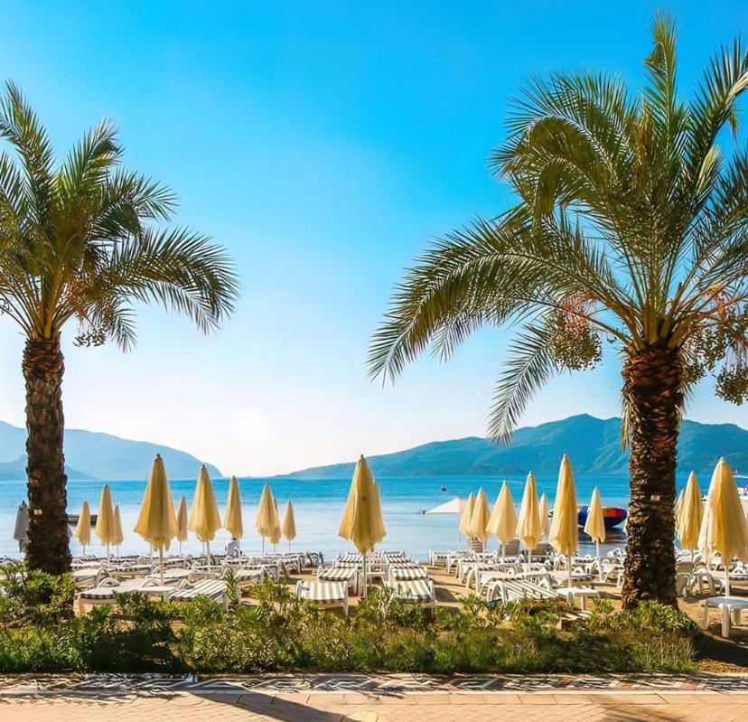 Aurasia Beach Hotel 말마리스 외부 사진