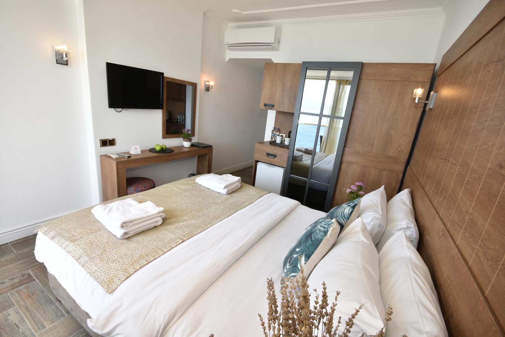 Aurasia Beach Hotel 말마리스 외부 사진