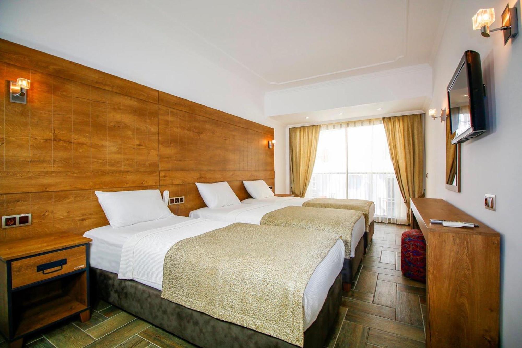 Aurasia Beach Hotel 말마리스 외부 사진
