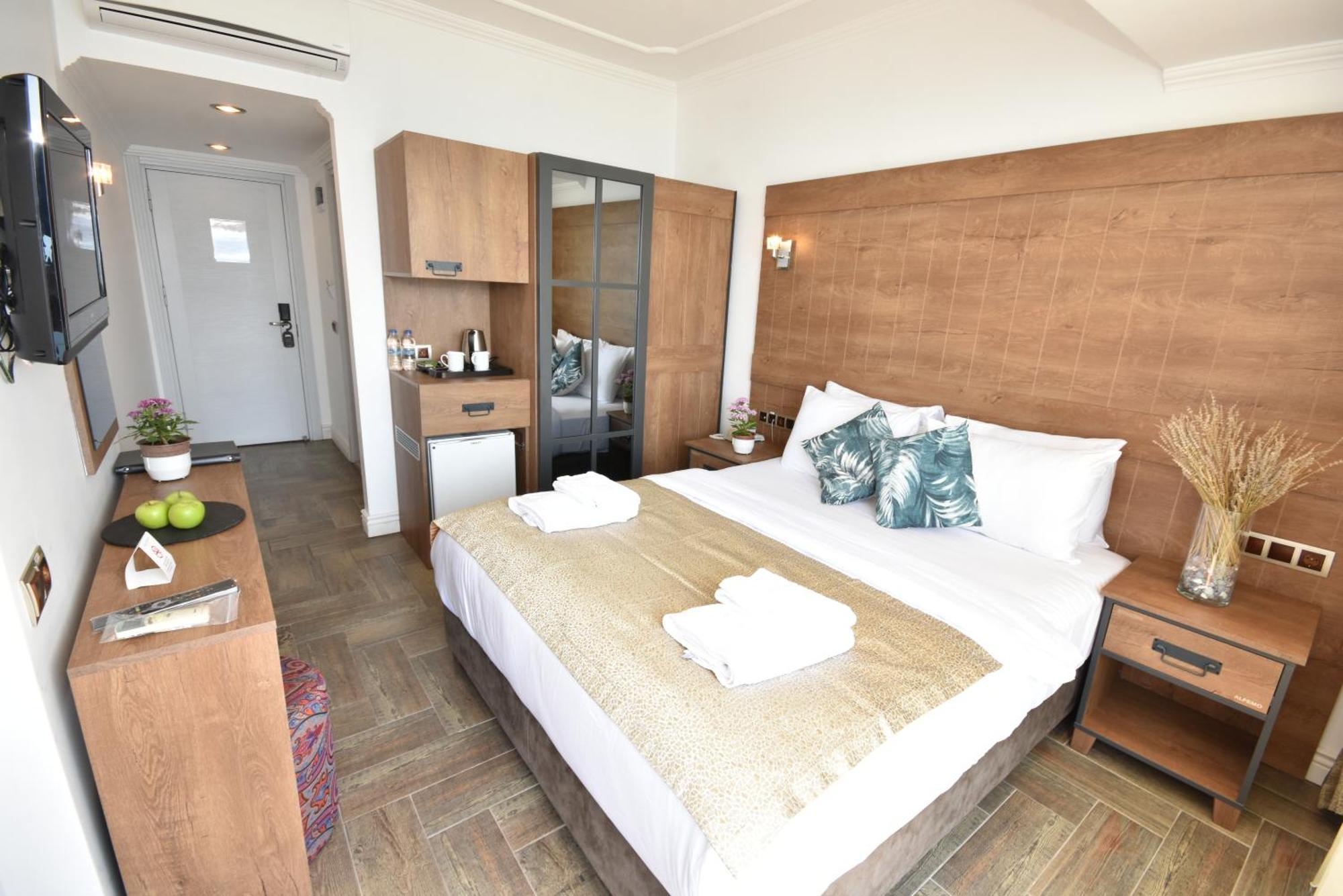 Aurasia Beach Hotel 말마리스 외부 사진
