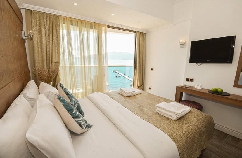 Aurasia Beach Hotel 말마리스 외부 사진