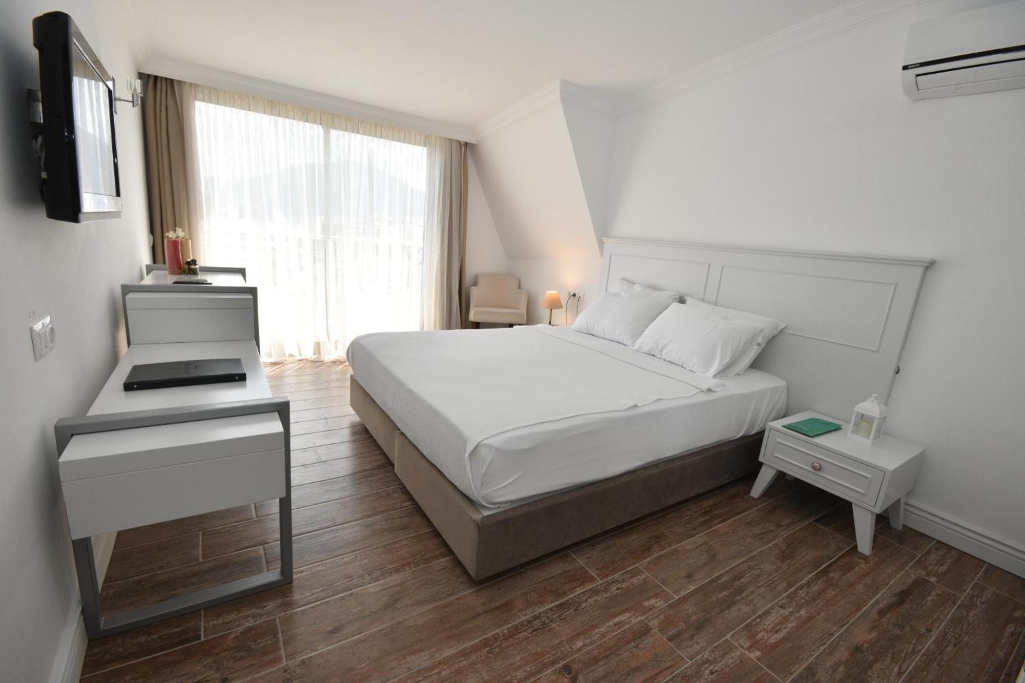 Aurasia Beach Hotel 말마리스 외부 사진
