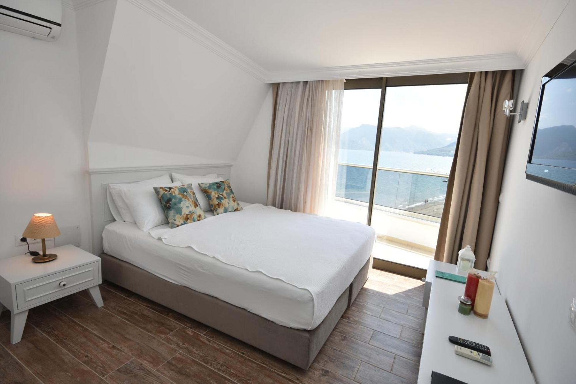 Aurasia Beach Hotel 말마리스 외부 사진